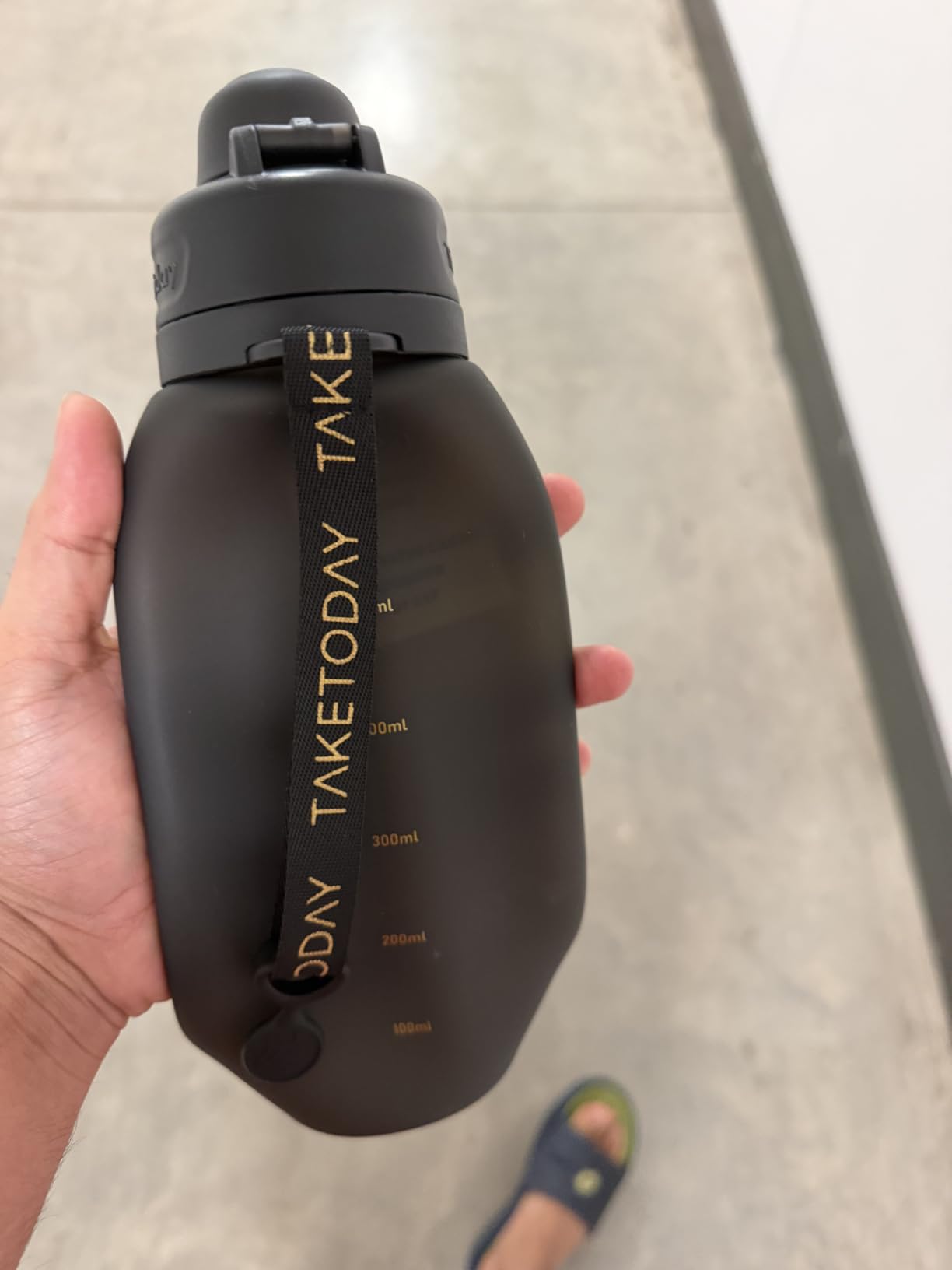 TakeToday Collapsible Water Bottles 21oz (600mL), Foldable Platinum Silicone Travel Water Bottle with Straw & Carry Strap, Leak-Resistant Screw Lid, Wide Mouth, BPA-Free for Hiking, Camping, Travel customer photo 2