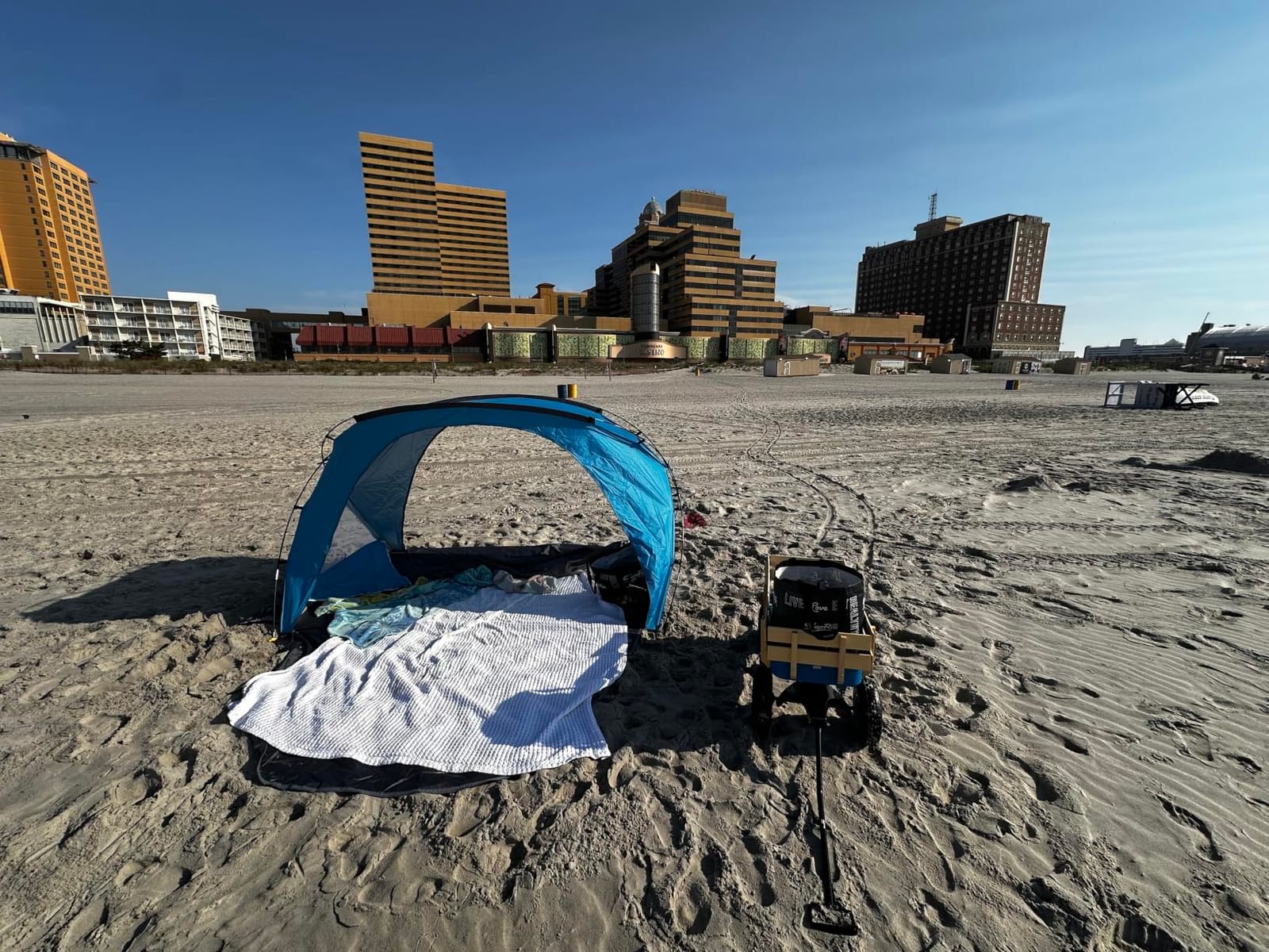 Gorich Beach Tent Sun Shelter with UPF50+ UV Protection for 1-2/3/4-5/6-7 Person, Lightweight & Portable Beach Shade Canopy with 2 Zippered Doors, Easy Setup Family Beach Umbrella customer photo 1