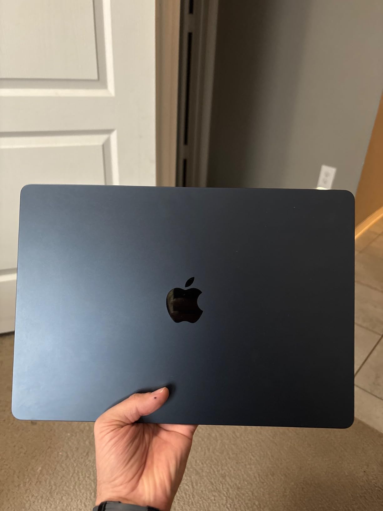 Apple 2024 MacBook Air with Apple M3 Chip (15-inch, 16GB RAM, 512GB SSD Storage) (QWERTY English) Midnight (Renewed) customer photo 1