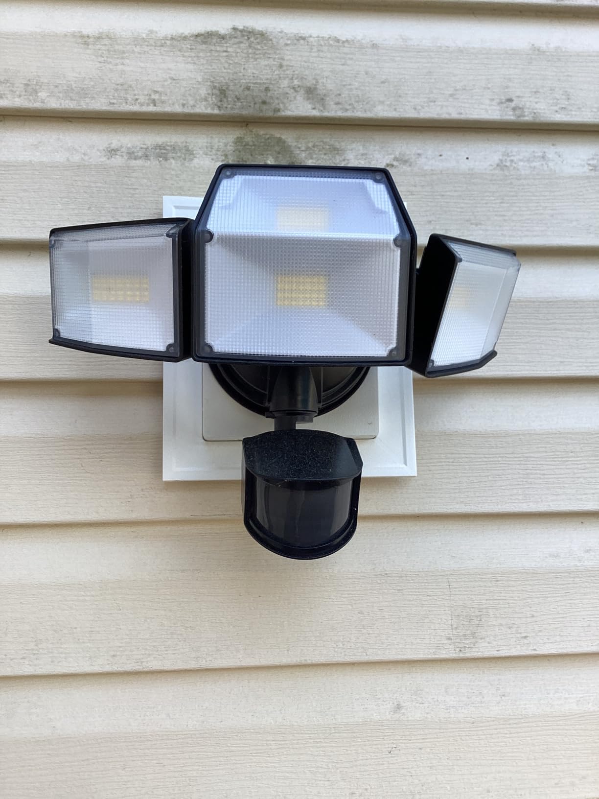 LUTEC 80W 9000LM Security Light Hardwire Motion Sensor Outdoor Lights customer photo 2