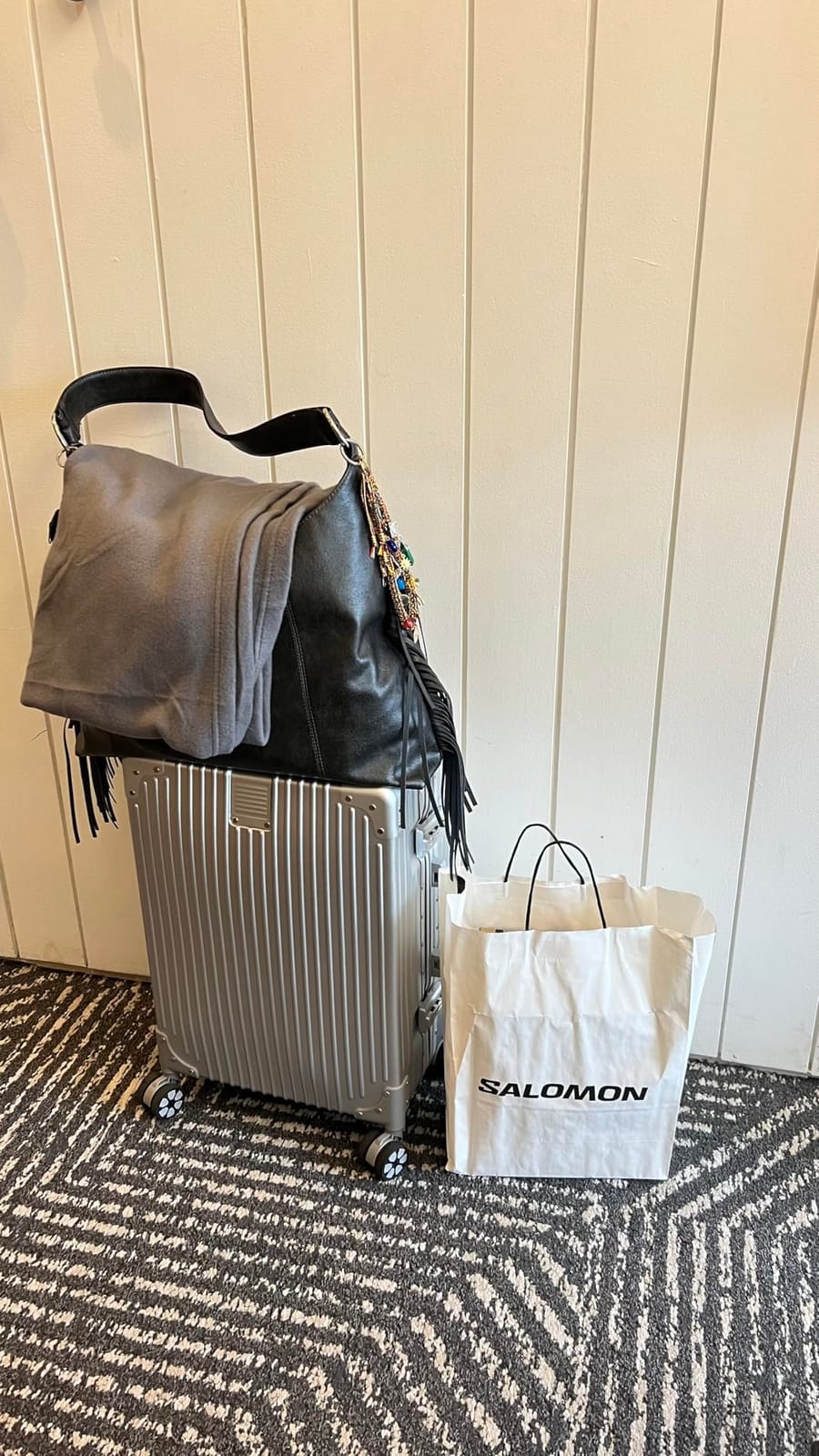 HotWay Zipperless Suitcase with Aluminum Frame, Carry On 20 Inch, Silver customer photo 1