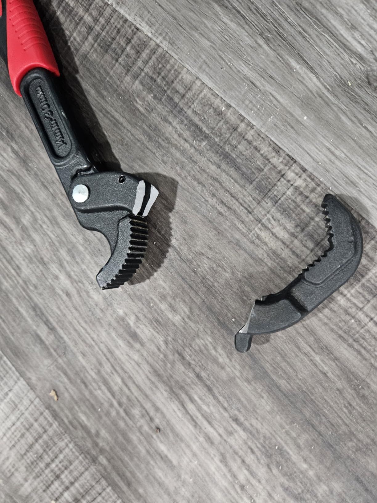 Pipe Wrench Set, 10” and 15” Self Adjusting Wrench 2 Pipe Vise Wrench for 0.55“-2.48”/14-60mm Standard Nuts, Irregular Nuts, Pipes Use customer photo 2