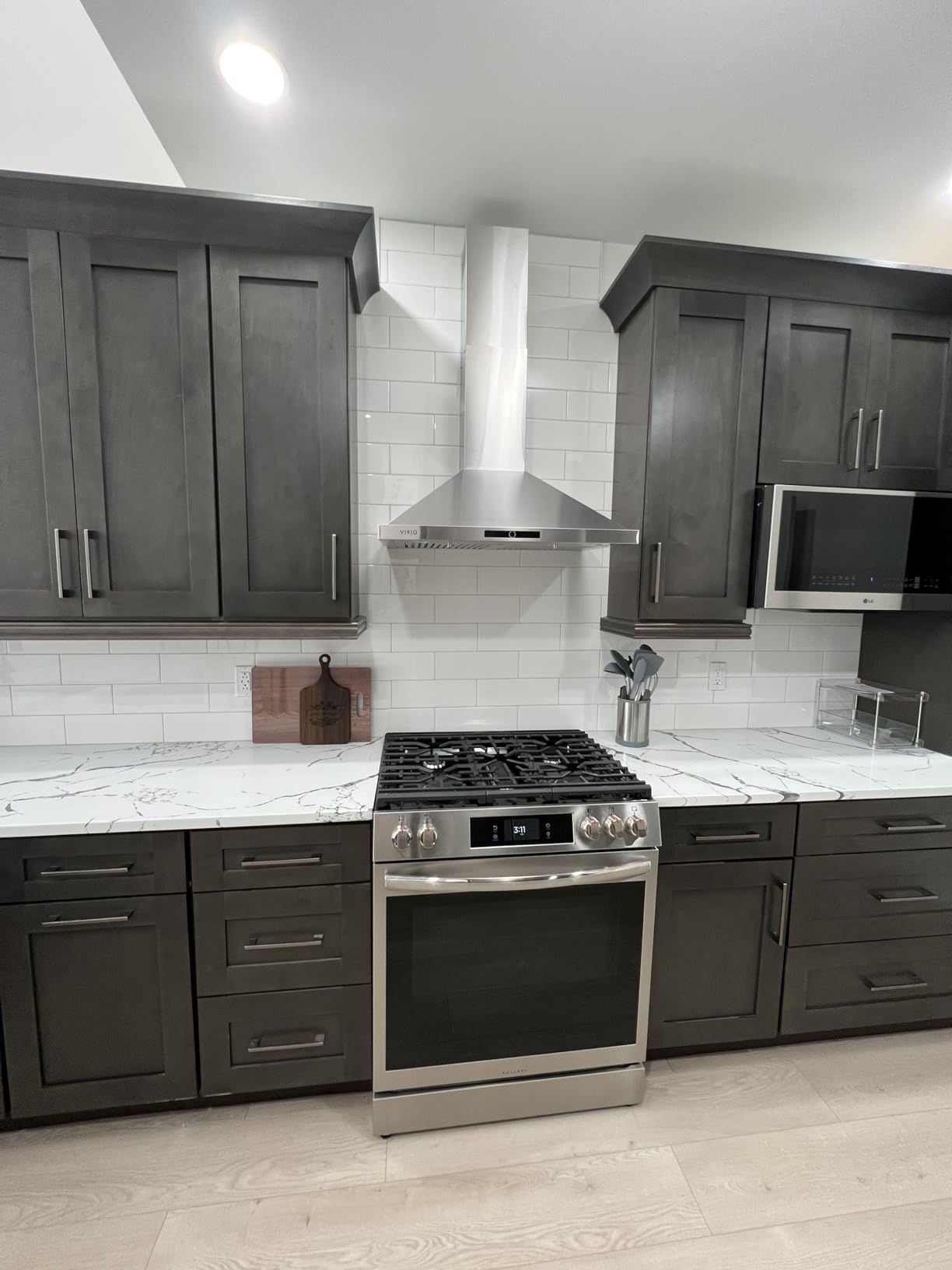 VIKIO HOME 36 Inch Wall Mount Range Hood 580CFM Low Noise Touch Control customer photo 2