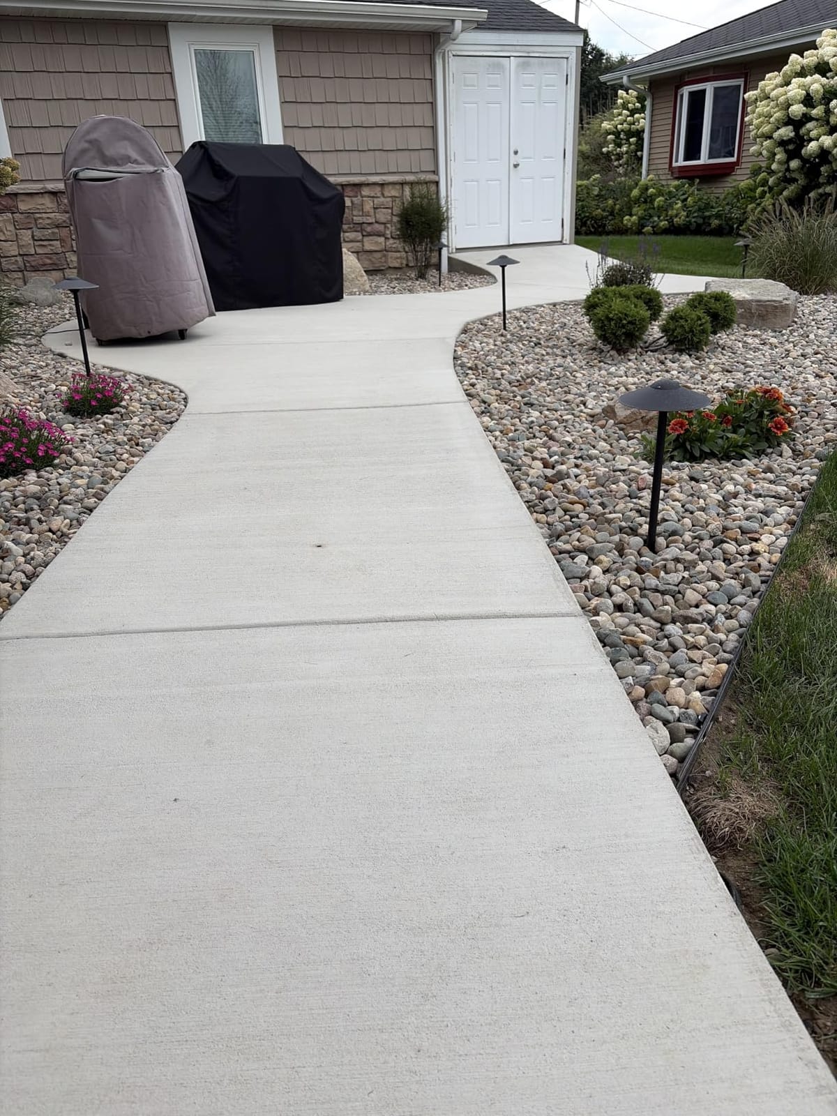 Gardencoin Low Voltage Pathway Lights (8.3'' Shade, 21.5'' Tall),12V Outdoor LED Landscape Path Lights Wired, Aluminum Pathway Lighting with 4W 2700K Replaceable Bulb for Walkway Garden Yard, 6 Pack customer photo 2