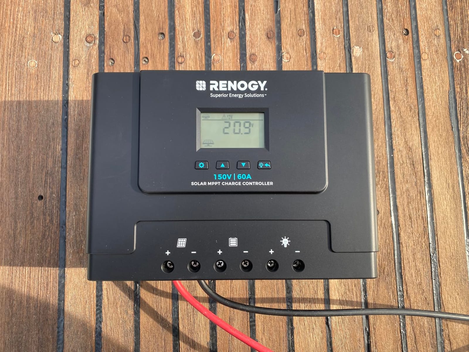 Renogy 60A MPPT Solar Charge Controller 12V/24V/36V/48V Auto, 150V Maximum Solar Input, for Gel Sealed Flooded and Lithium Battery, Rover Lite 60A customer photo 1