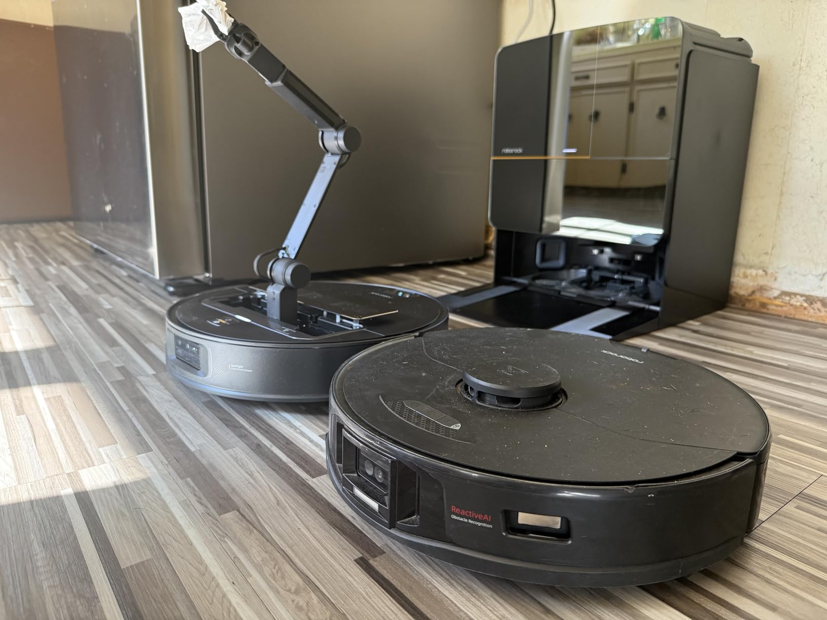 roborock Saros Z70 Robot Vacuum and Mop, OmniGrip Arm, AI-Powered, 22,000Pa customer photo 2