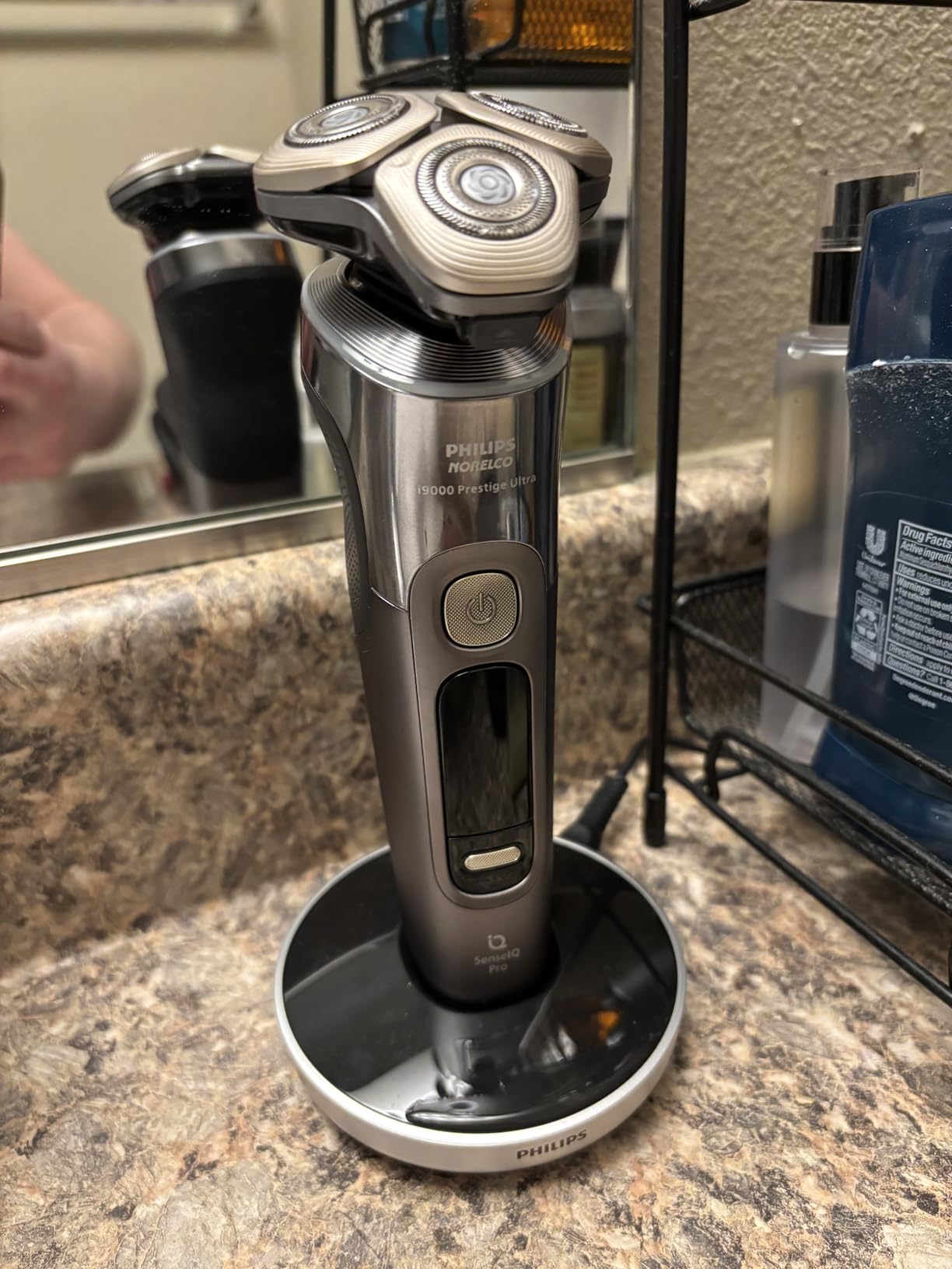 Philips Norelco i9000 Prestige Ultra Electric Shaver, Dark Slate customer photo 1