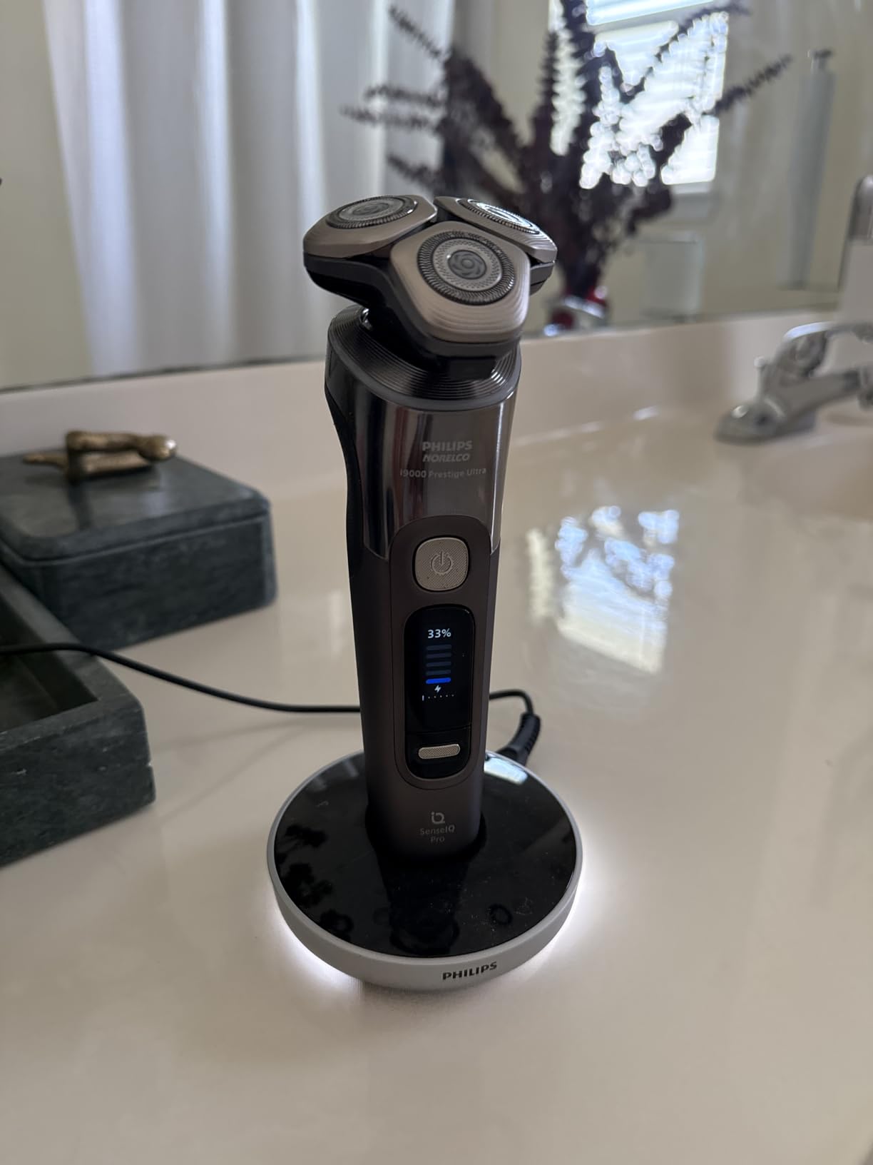 Philips Norelco i9000 Prestige Ultra Electric Shaver, Dark Slate customer photo 2