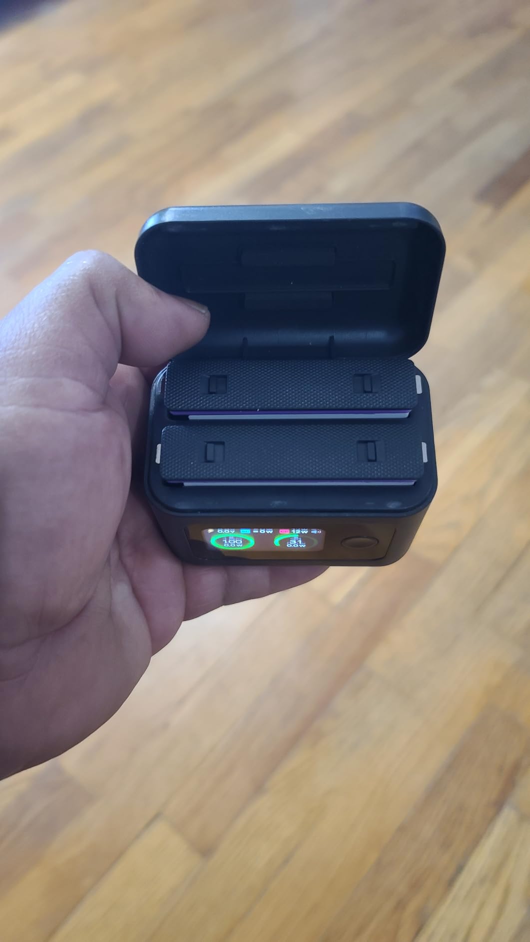 X5 Batteries 2 Pack 2800mAh with 27W LCD 5-in-1 Fast Charge Hub for Insta360 X5 customer photo 1