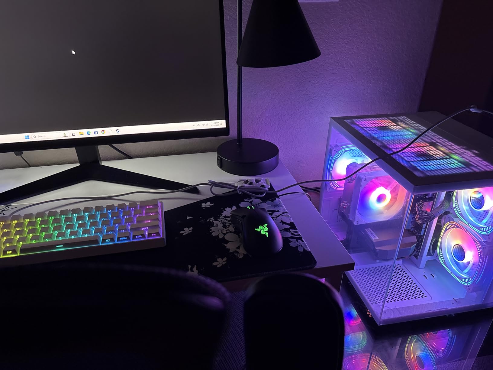 suevery Prebuilt Gaming PC Desktop Computer R5 White Tower customer photo 2
