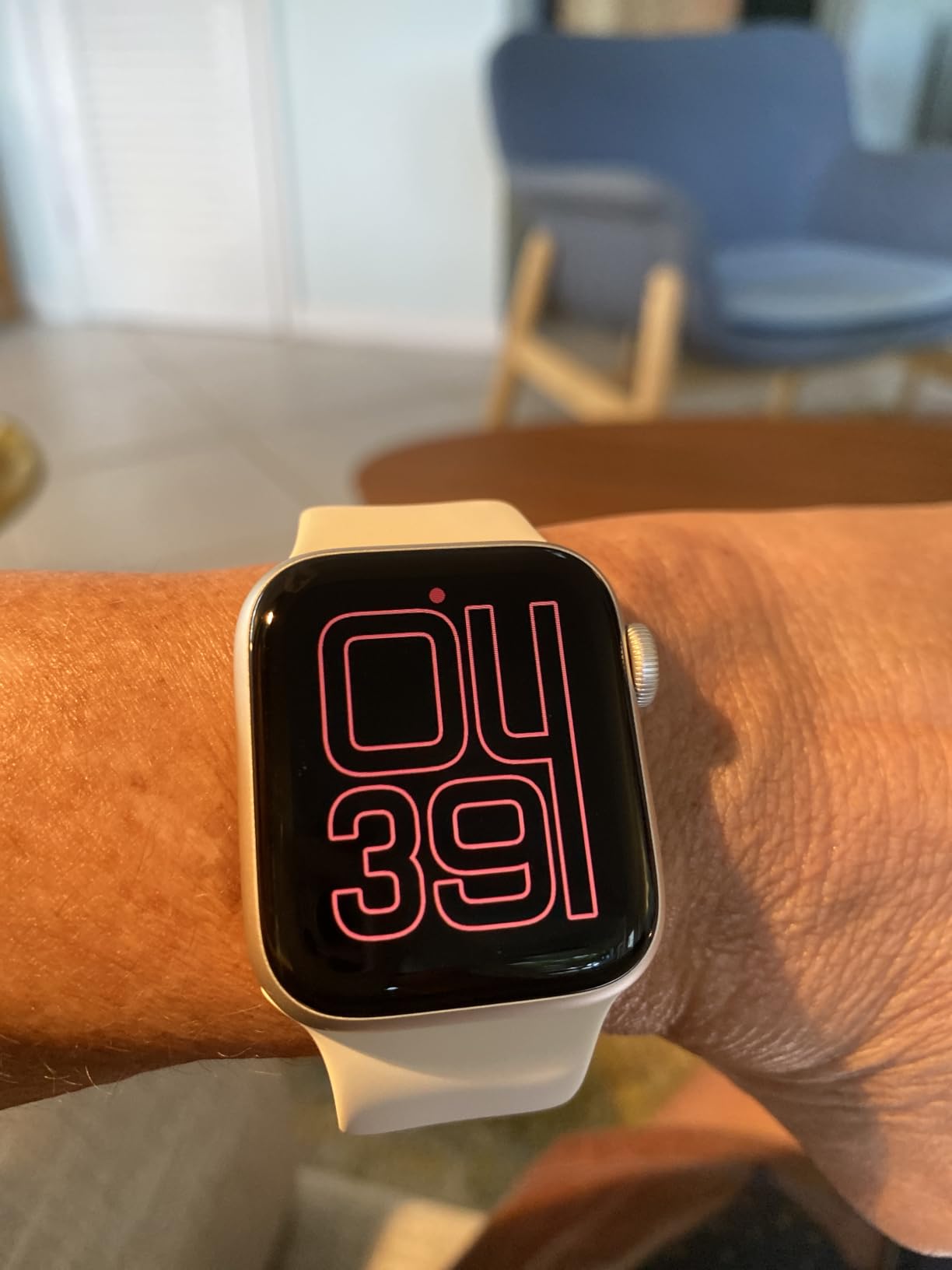 Apple Watch SE 3 [GPS 44mm] Smartwatch with Starlight Aluminum Case with Starlight Sport Band - M/L. Fitness and Sleep Trackers, Heart Rate Monitor, Always-On Display, Water Resistant customer photo 1