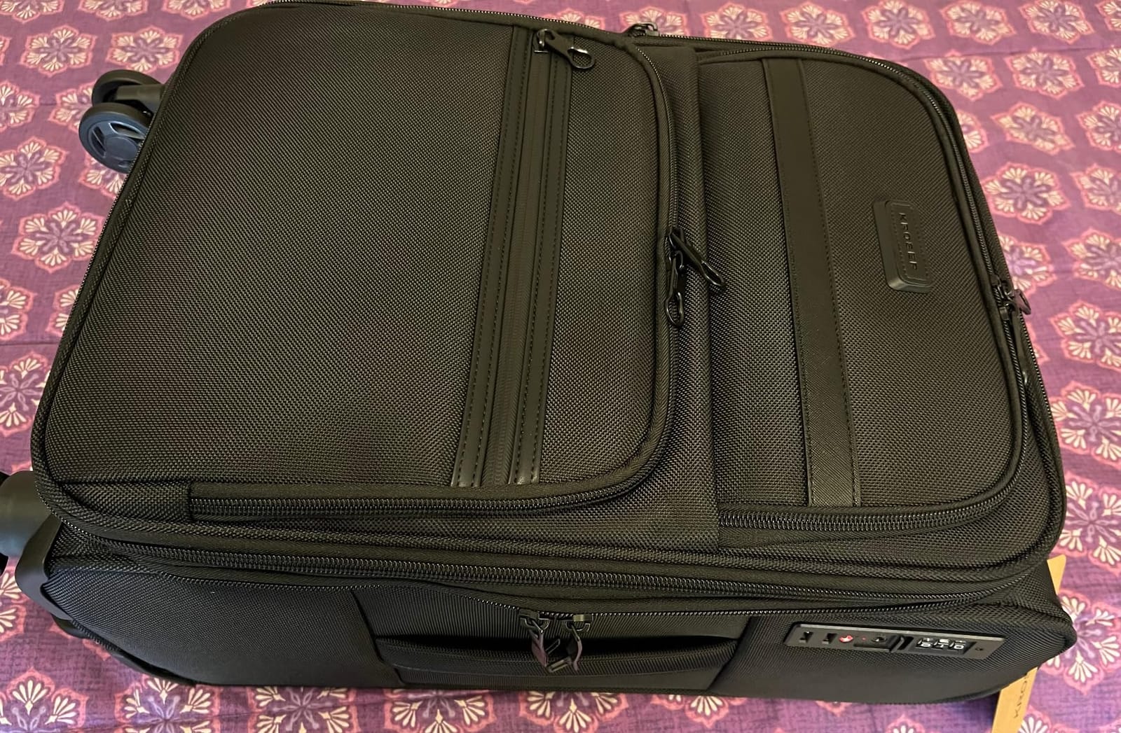 KROSER Softside Expandable checked Luggage with Front Business Pockets，24 Inch Suitcases with Spinner Wheels & Built-in TSA Lock, Durable Suitcase Rolling Luggage, Black customer photo 1