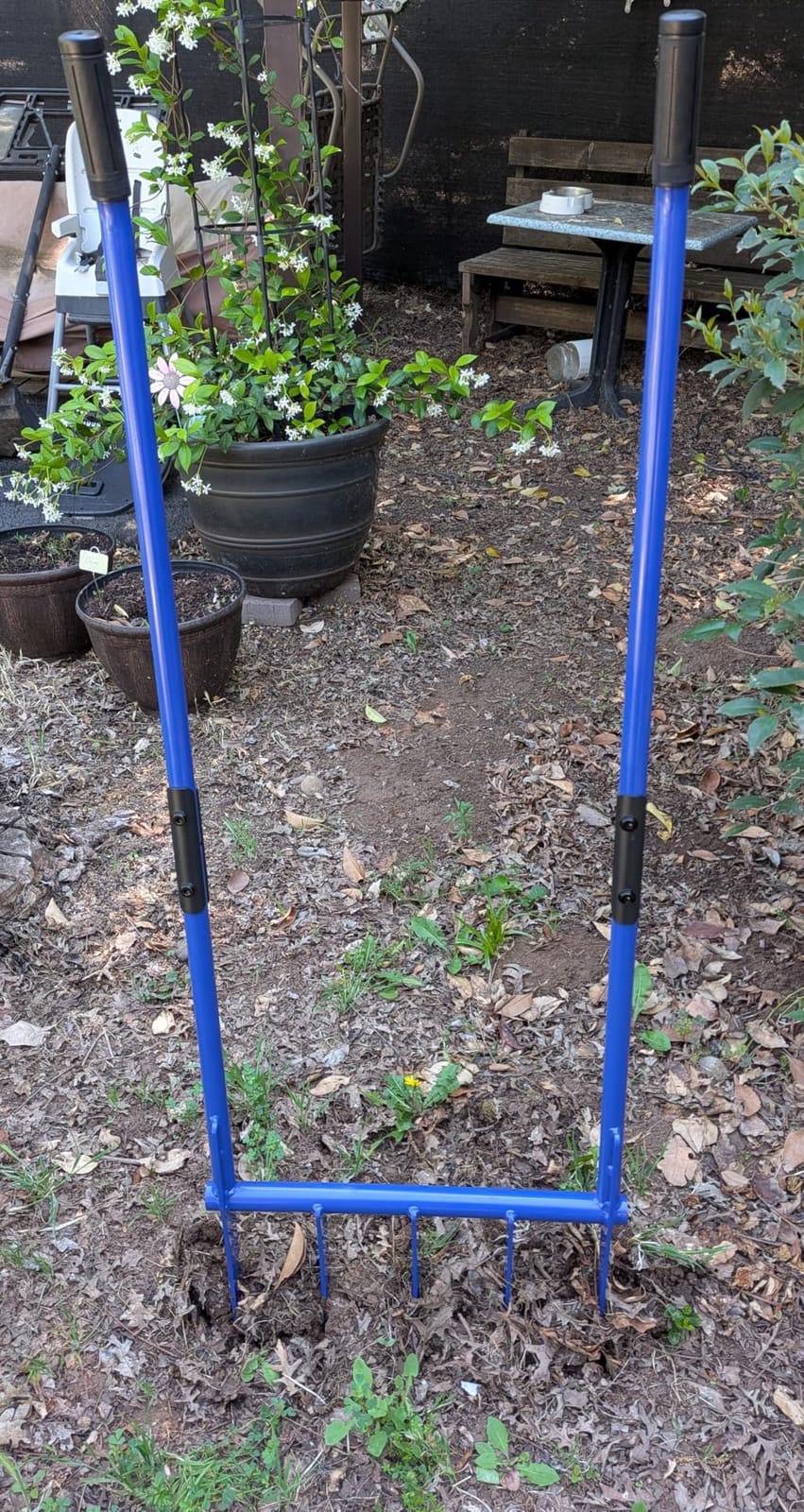 56'' Heavy Duty Broadfork for All the Soils, Detachable Design Pitchfork, 5 Sharp and Cambered 11'' Tines Bord Fork Garden Tool, Ergonomic Handles, Good Package, Easy Assembly, Blue. customer photo 2