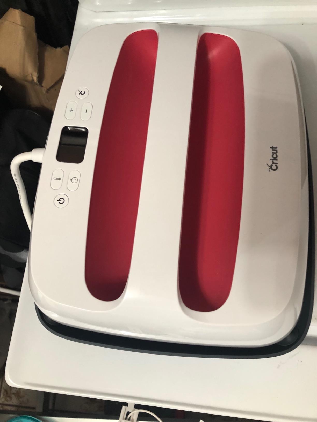 Cricut EasyPress® SE – 12 in x 10 in Heat Press - Raspberry customer photo 2
