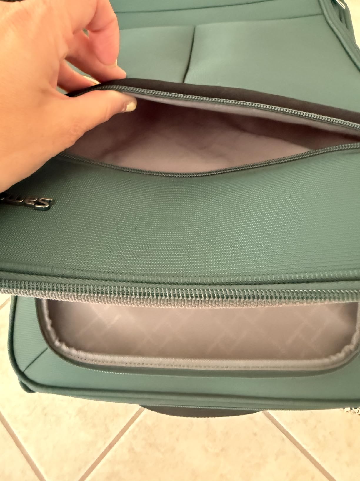 Samsonite Soft-Sided 25-Inch Lightweight Medium Checked Expandable Element Suitcase: Durable, 360° Spinner Wheels, Adjustable Telescopic Handle, 2 Front & 1 Side Pocket- Bistro Green customer photo 2
