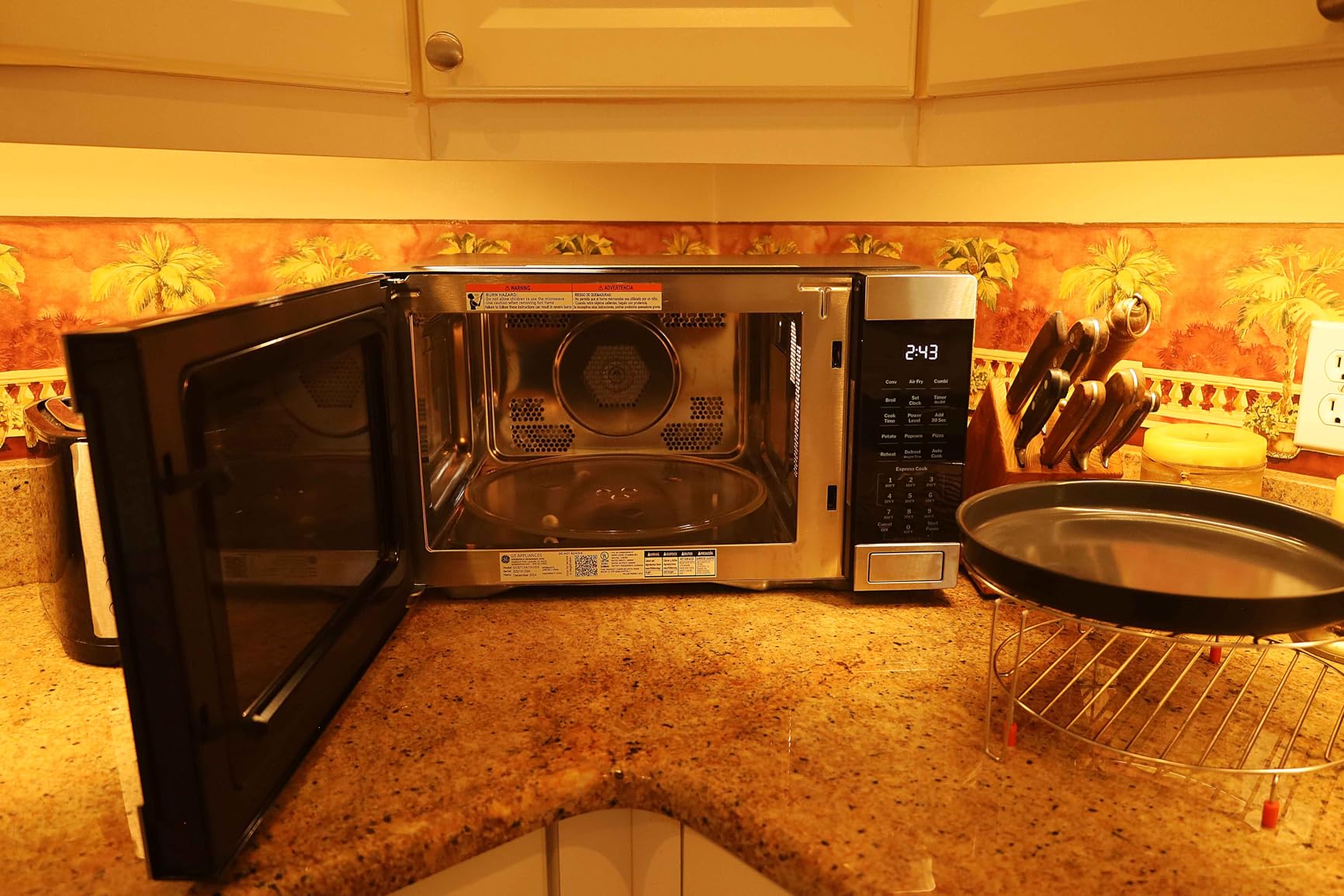 GE 4-in-1 Air Fry Countertop Microwave Oven, 1050 Watt, 1.0 Cu. Ft., Black customer photo 2